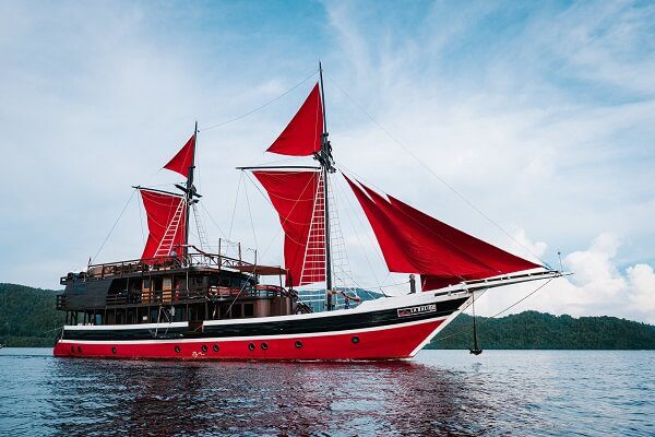 Liveaboard in Raja Ampat - La Galigo Liveaboard