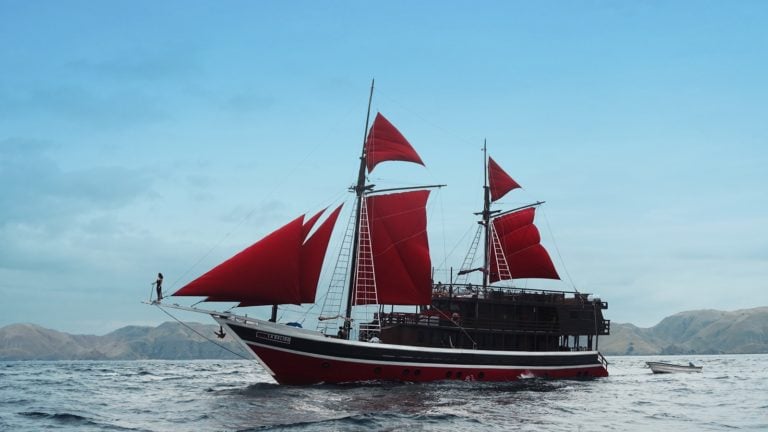 La Galigo Liveaboard sailing