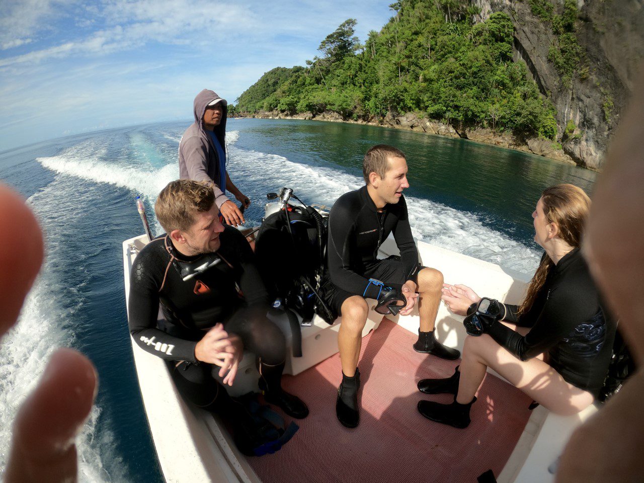 going to dive site