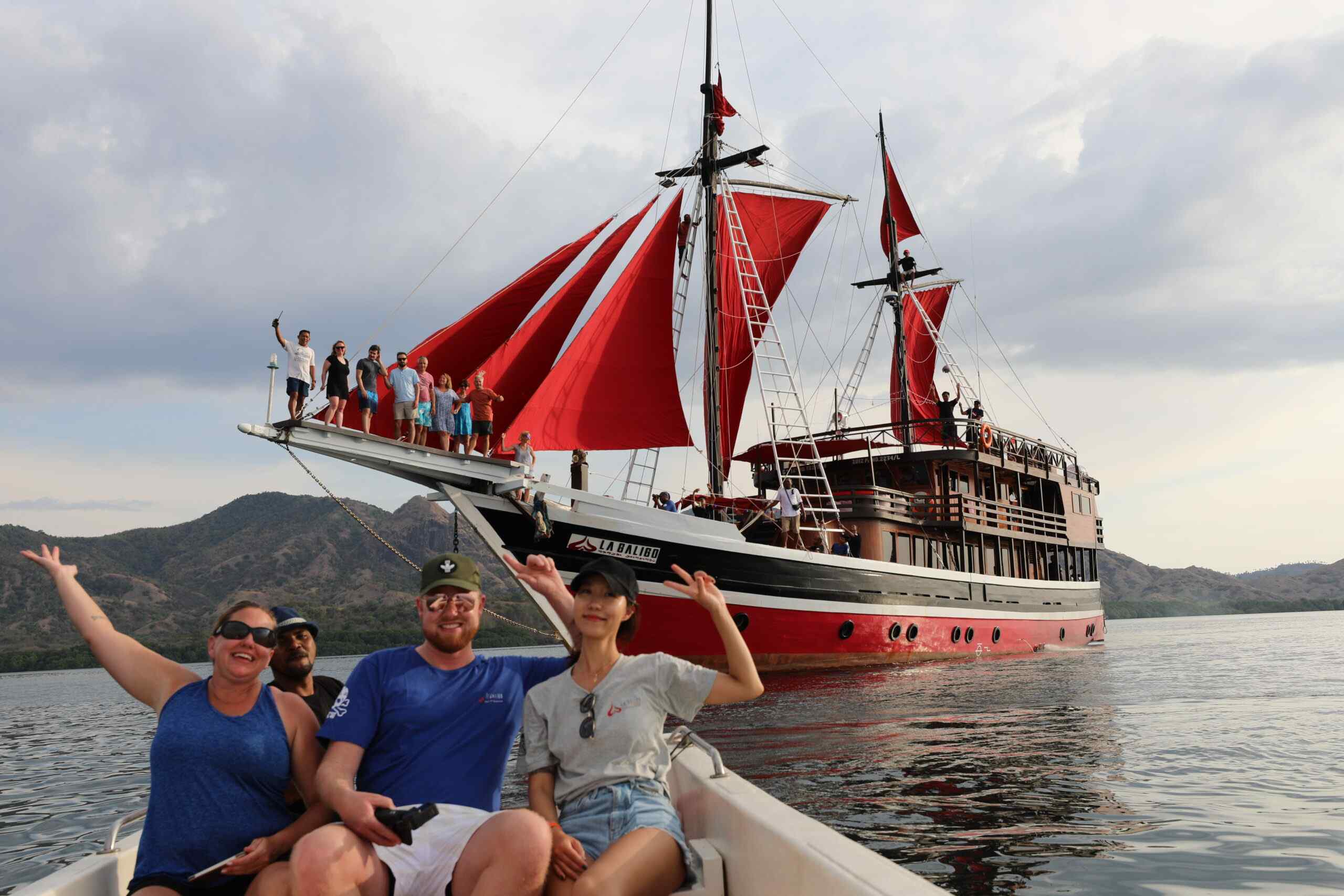 Raja Ampat Liveaboard vs Komodo Liveaboard: A Comprehensive Comparison 1 511A3606 scaled compressed