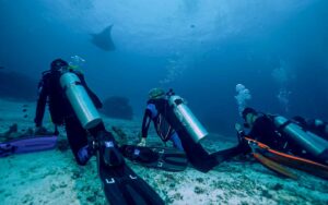 How do you breathe while scuba diving - La Galigo Liveaboard