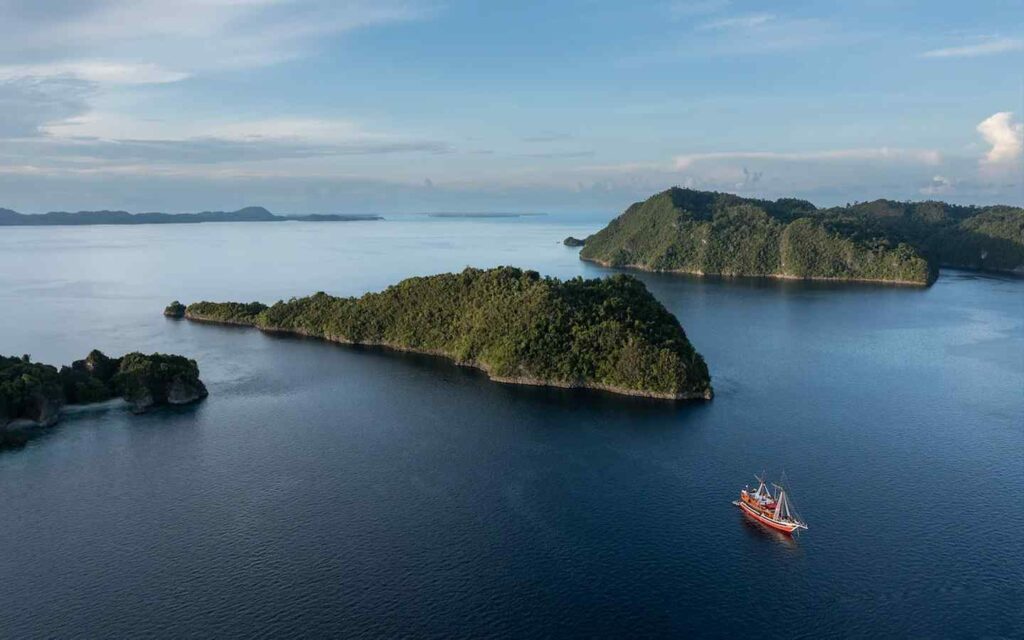 Exploring Raja Ampat's Geological Wonders: A UNESCO Global Geopark Adventure 5 Remote Island 2