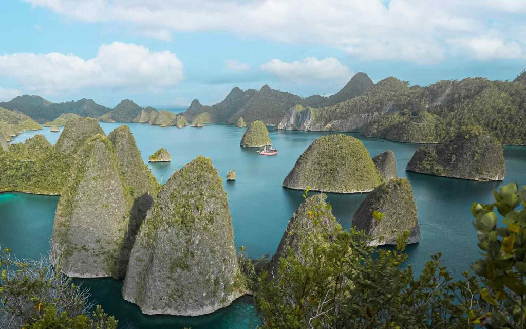 Plan the Ultimate Scuba Diving Trip in February or April: Choose Raja Ampat 3 raja ampat karst