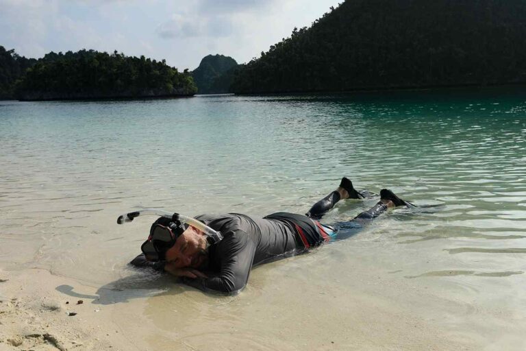 Snorkeling vs Scuba Diving: What’s the difference? 2 Snorkeling vs Scuba Diving chill compressed