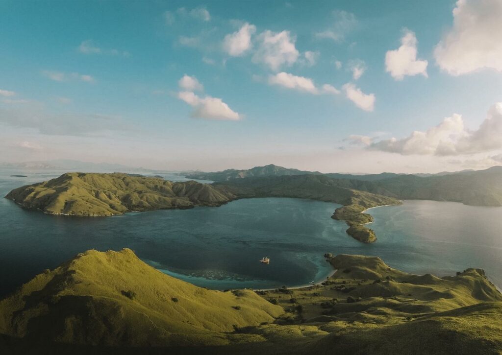 Is Komodo Island a Good Place to Scuba Dive? A Guide to Liveaboard Adventures - La Galigo Liveaboard