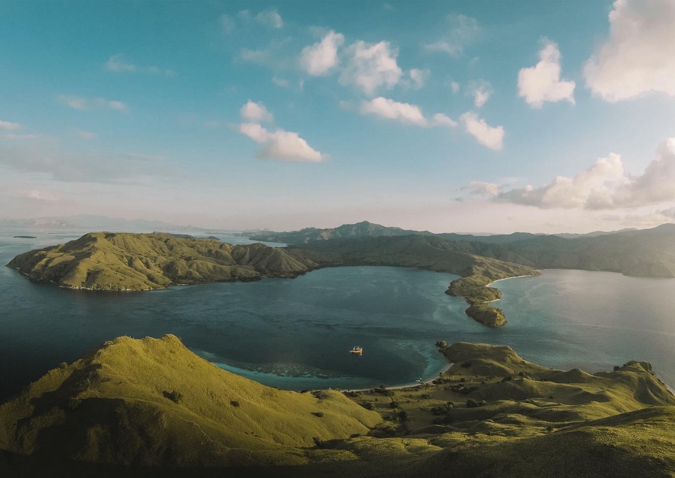 Is Komodo Island a Good Place to Scuba Dive? A Guide to Liveaboard Adventures - La Galigo Liveaboard