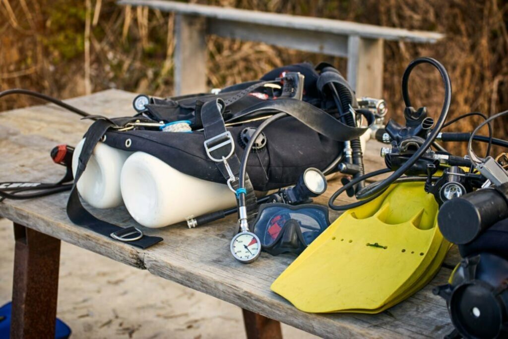 Should i buy new or second scuba diving gear - La Galigo Liveaboard