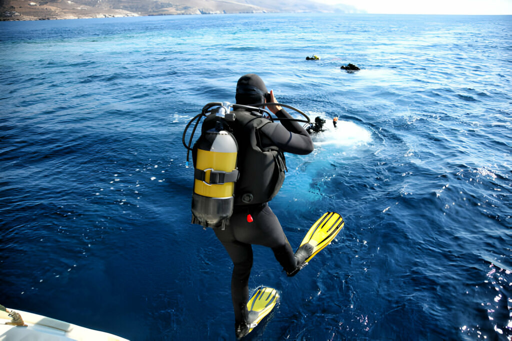 4 Best Methods to Enter the Water for Scuba Diving - La Galigo Liveaboard