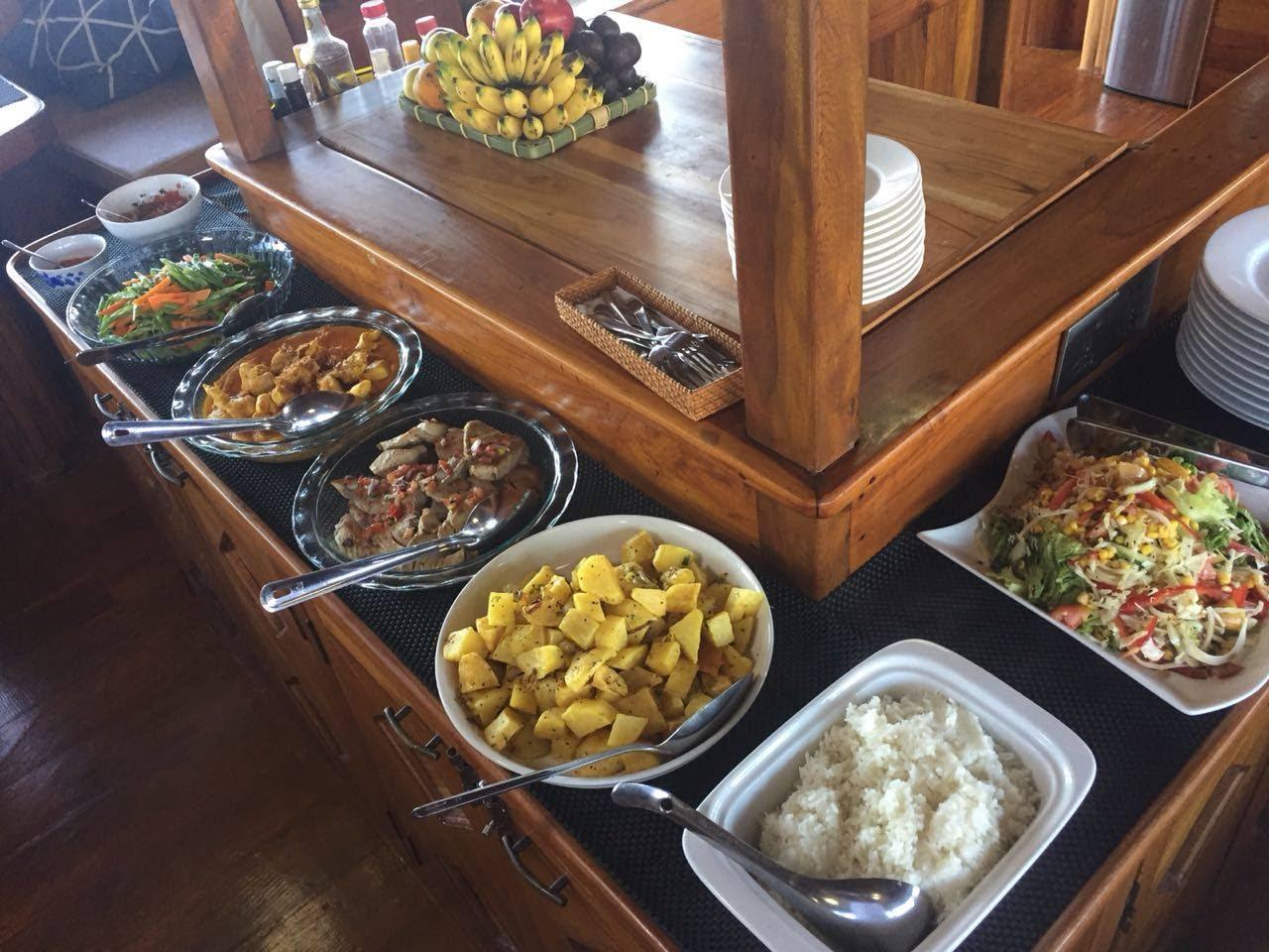 catering menus on la galigo liveaboard trip