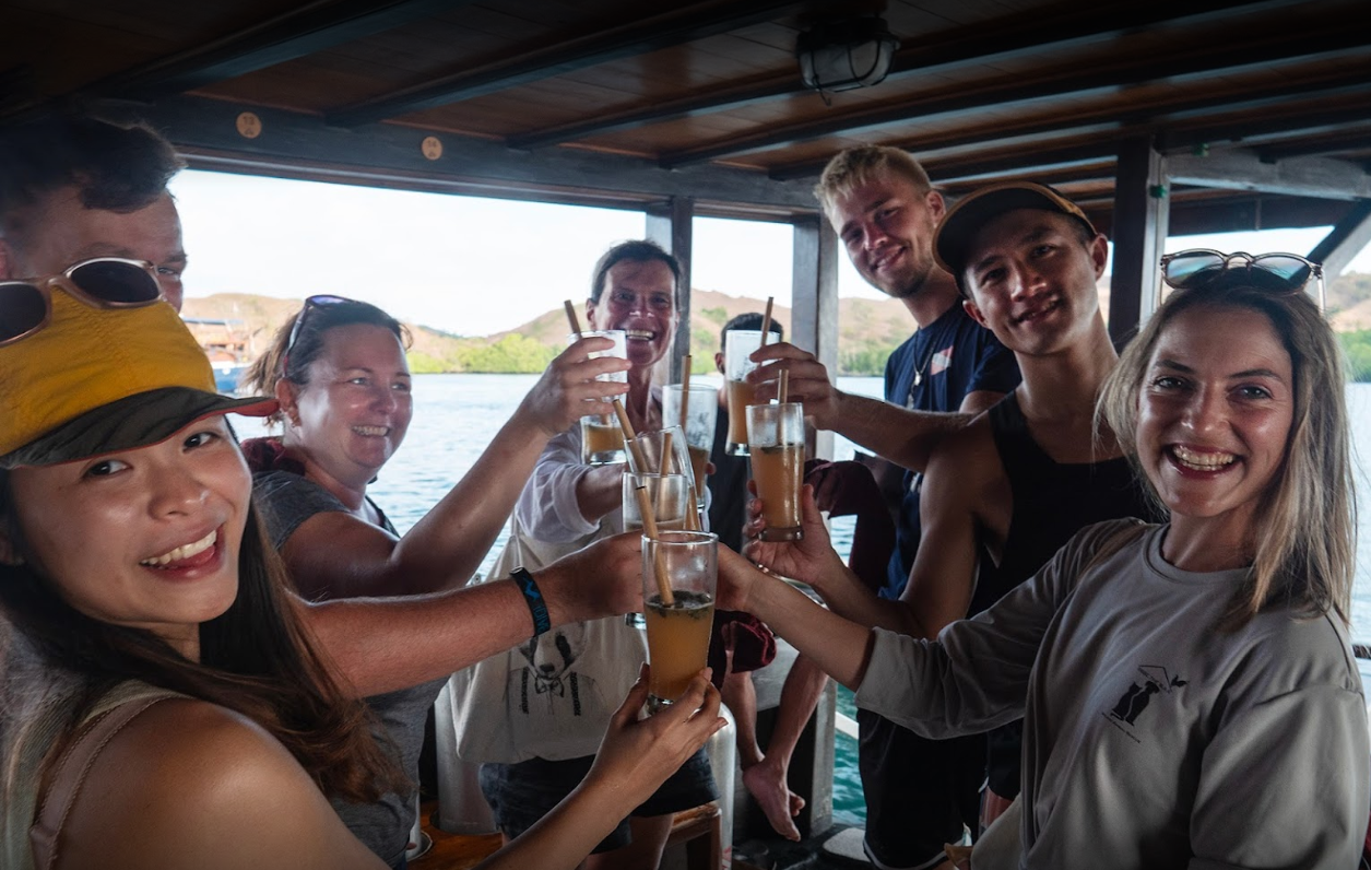 la galigo liveaboard review: customer experience onboard