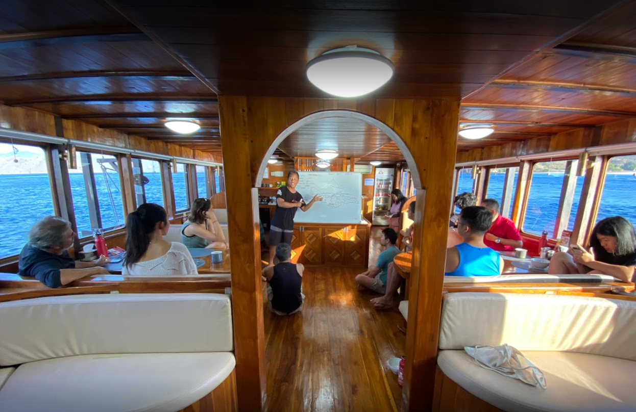 la galigo liveaboard review: customer experience onboard